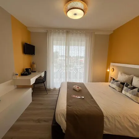 L'espadon Σαιν-Ζαν-ντε-Μον