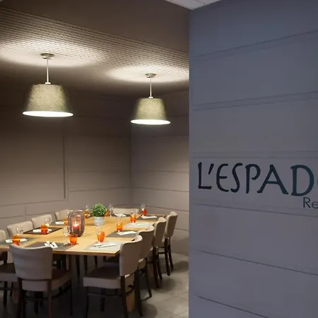 L'espadon A 200 M De La De Jean De Monts Hotel