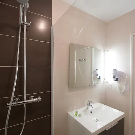 L'espadon Σαιν-Ζαν-ντε-Μον